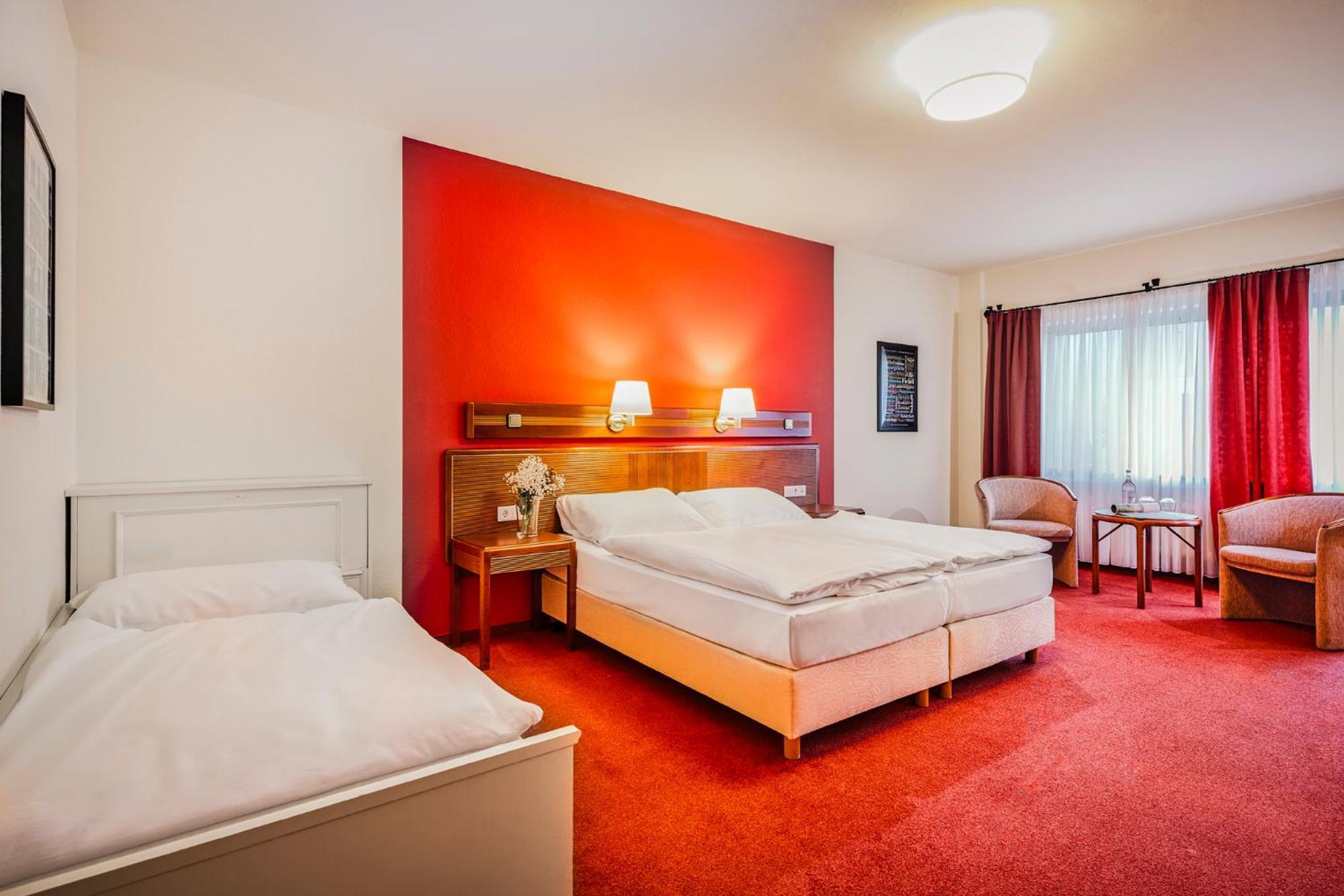 Triple Room,1729979065:JPEG