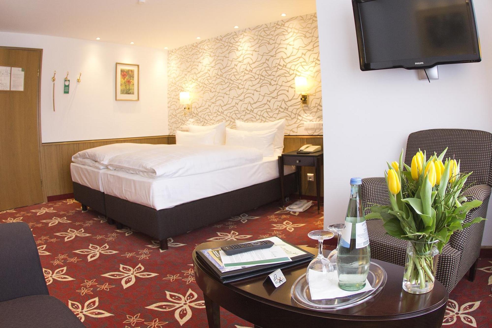 Classic Double Room,374196253:JPEG